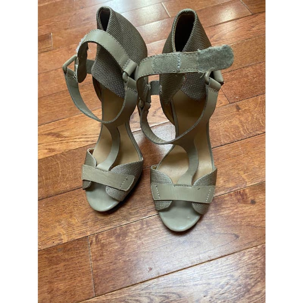 L.A.M.B. Taupe Platform Leather Heel, Size 10M